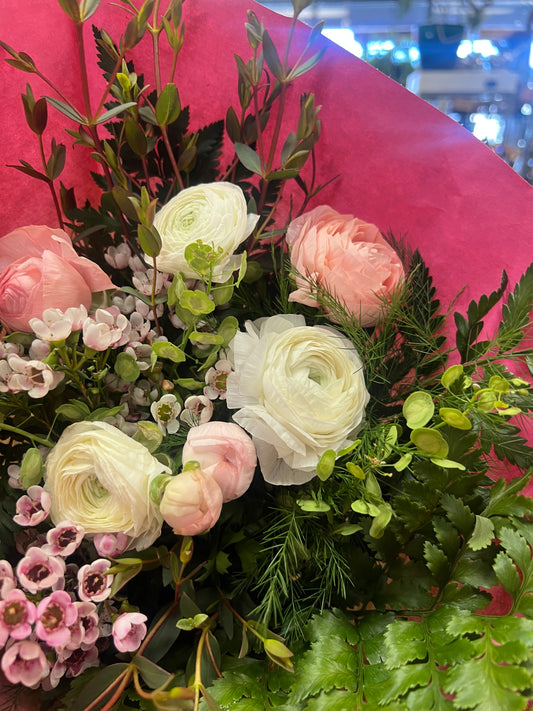 In Awe for ranunculus - bouquet MDAY
